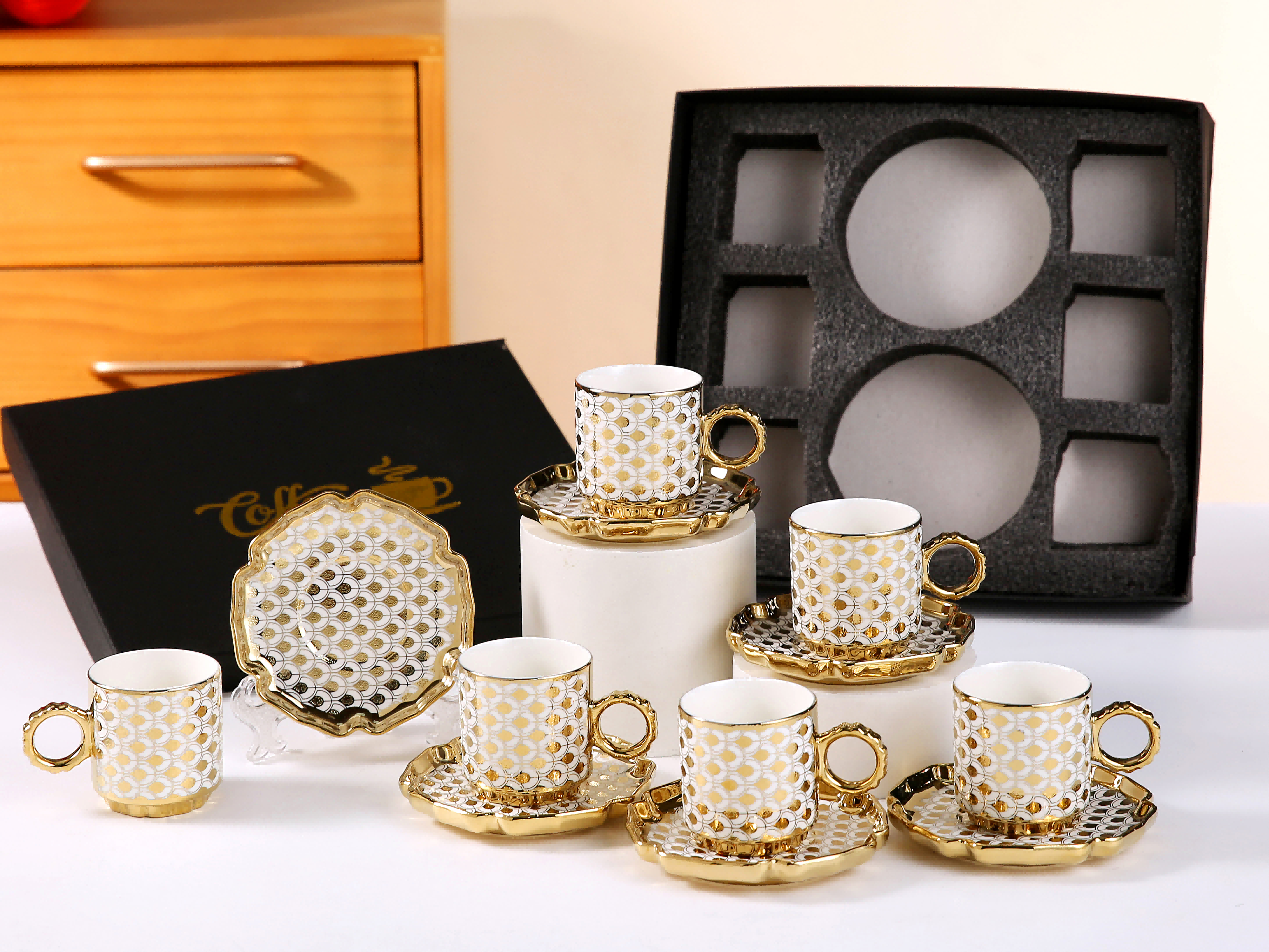 Cross-border European-style electroplated ceramic coffee cups and saucers, Saudi gold-plated six cups and six saucers gift box set event gift Specification image