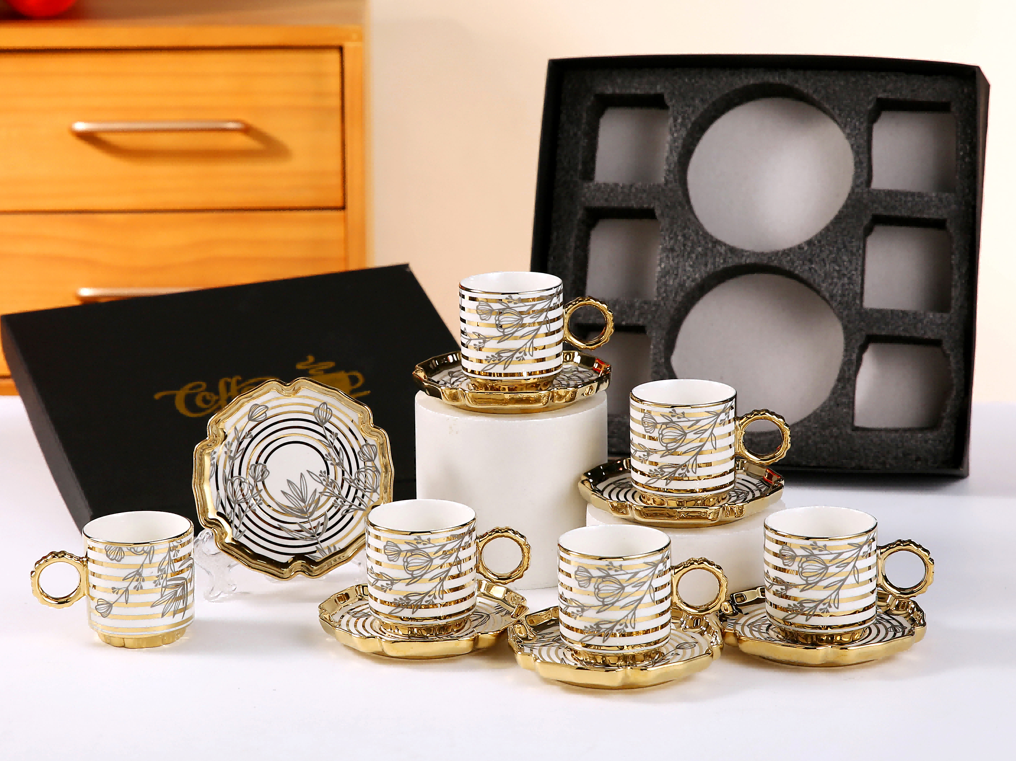 Cross-border European-style electroplated ceramic coffee cups and saucers, Saudi gold-plated six cups and six saucers gift box set event gift Item Picture