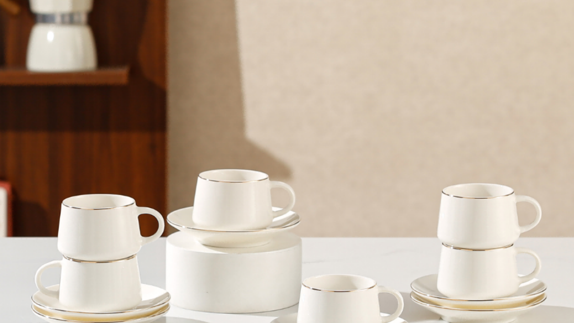 Exclusive gold-plated high-end coffee cups and plates for foreign trade, cross-border Middle East cups and plates, Arab foreign trade creative ceramic cup sets Application Scenario