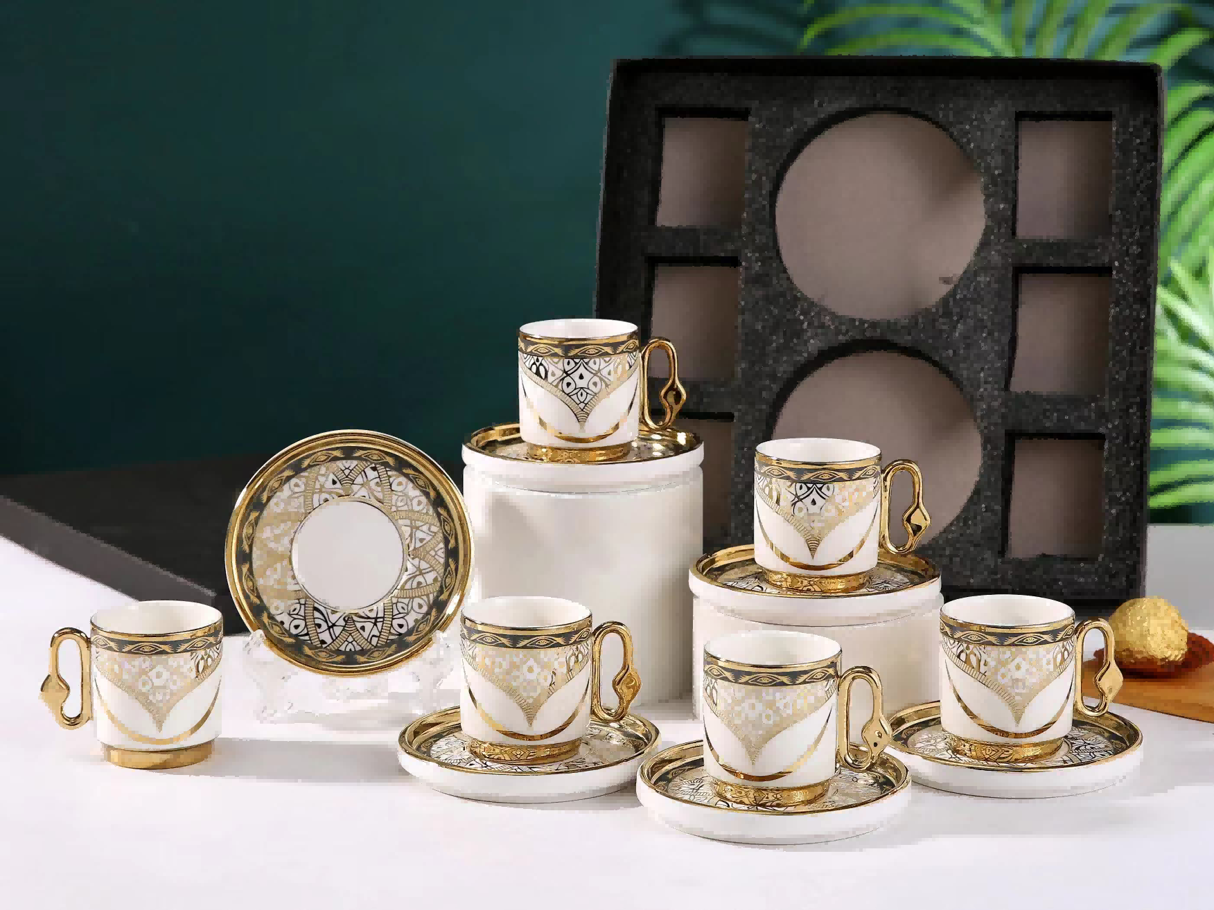 Gold-edge ceramic coffee cup, plate and stand set, thickened heat-resistant ceramic cup, commercial wear-resistant coffee shop and restaurant supplies Application Scenario