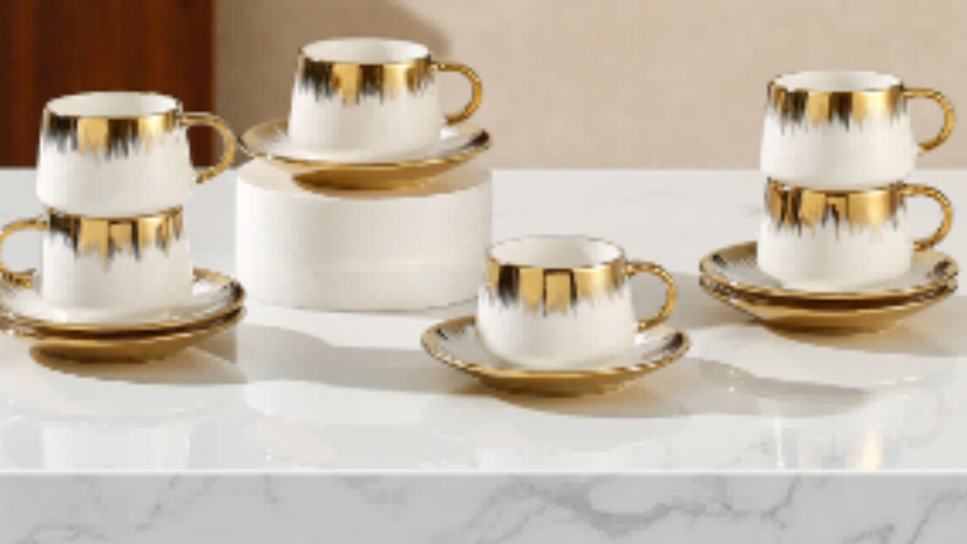 Coffee cups and saucers, light luxury home, British afternoon tea set, gold-rimmed ceramic tea cups, high appearance level, exquisite cup and saucer set details Picture