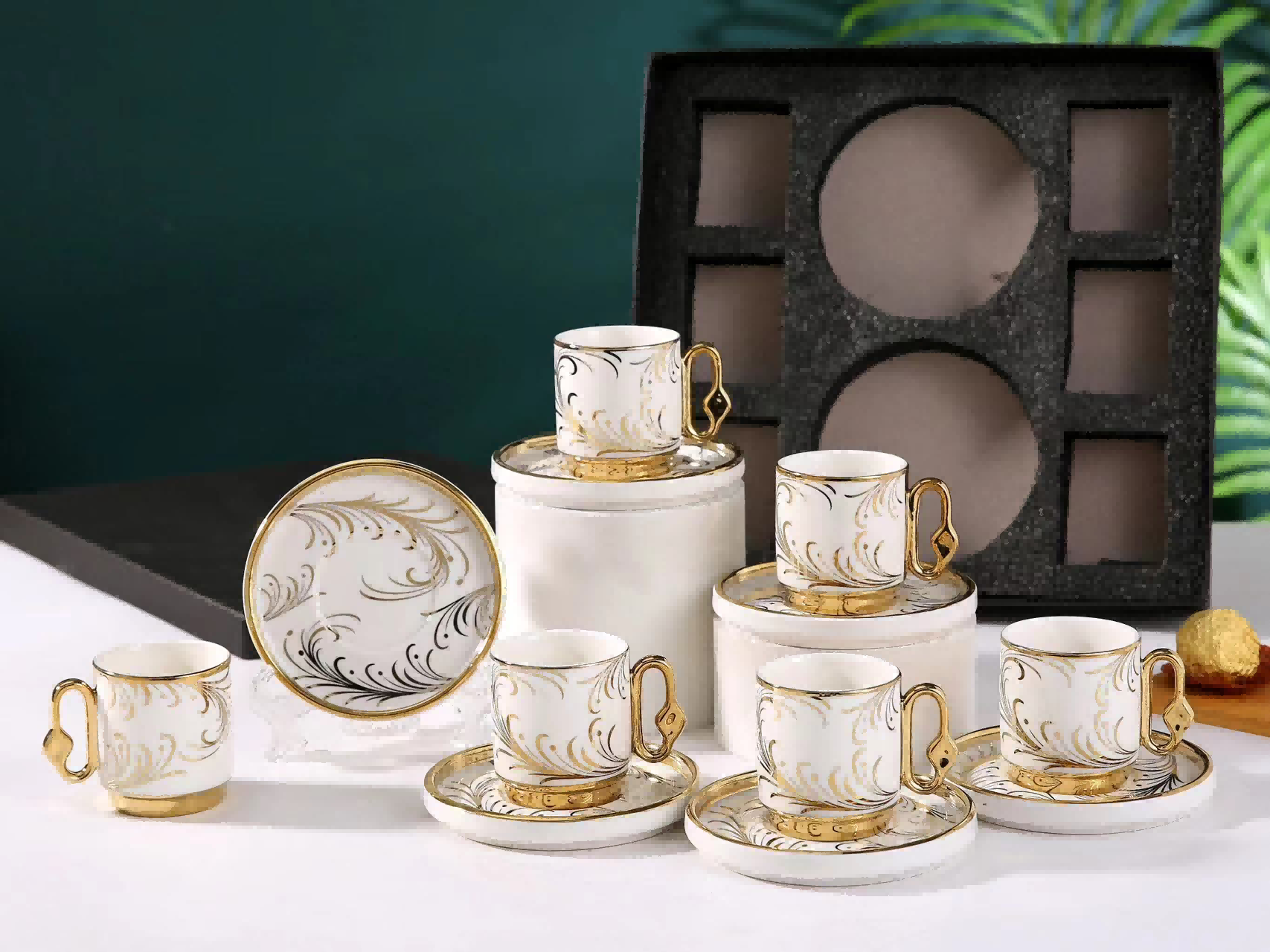 Light luxury European-style ceramic tea sets and coffee cups, high-end household afternoon tea tableware, exquisite and luxurious ceramic cups and plates Item Picture