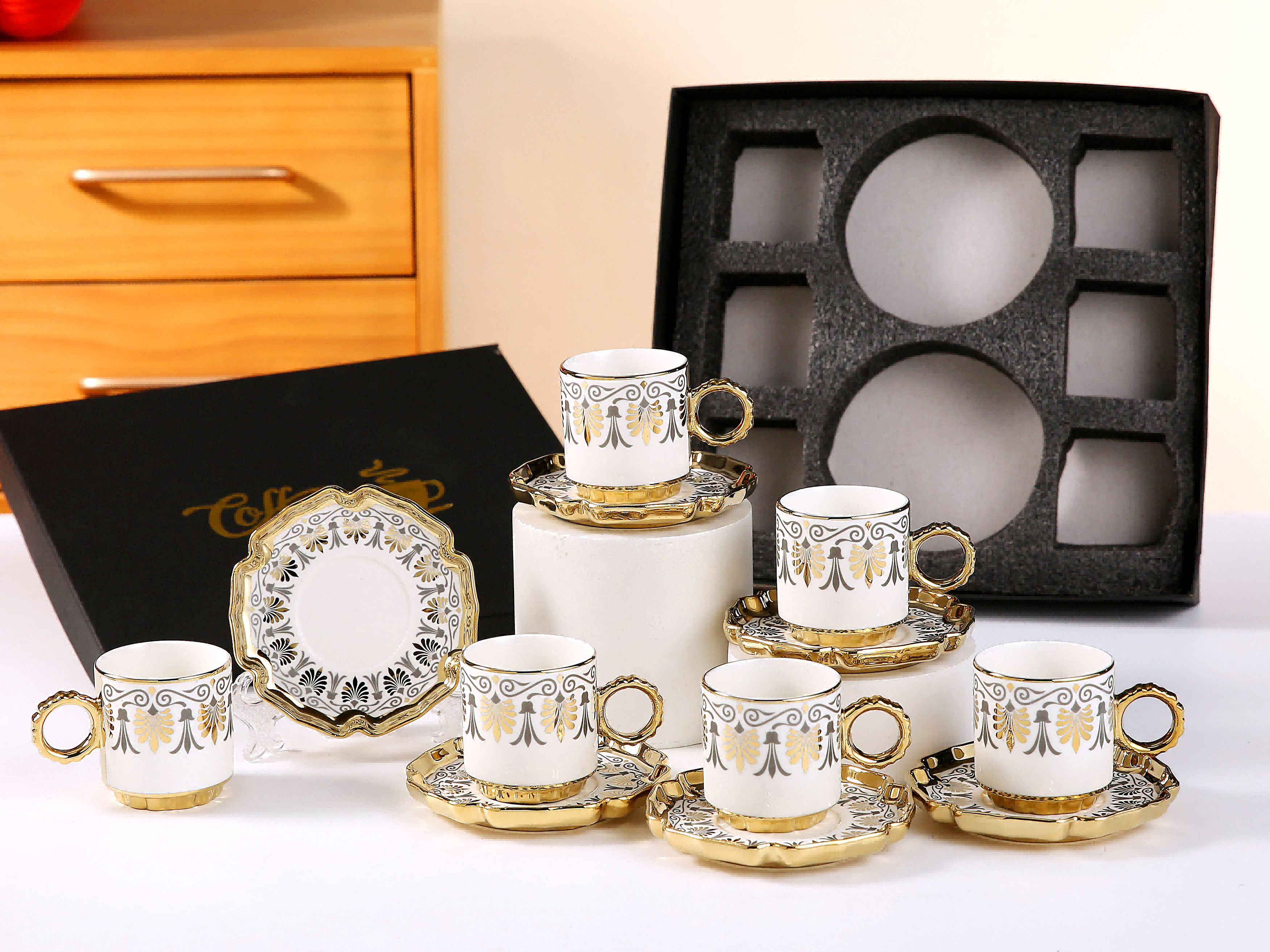 Cross-border European-style electroplated ceramic coffee cups and saucers, Saudi gold-plated six cups and six saucers gift box set event gift details Picture