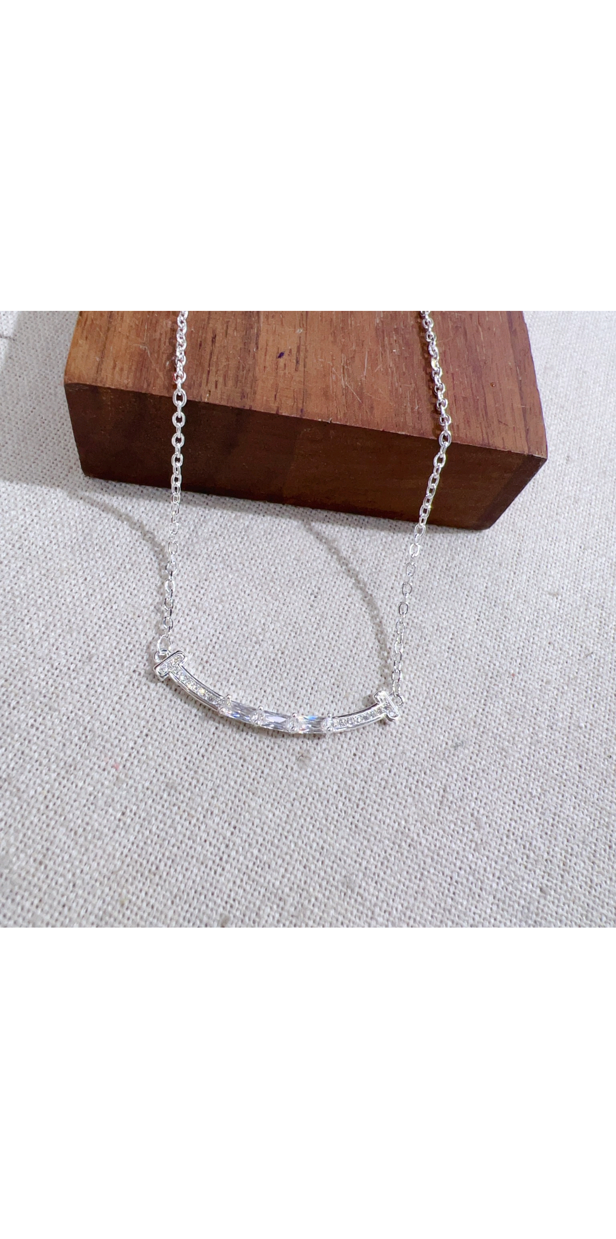 S990 pure silver Smiling Face Necklace, a simple, fashionable and versatile accessory for women with a light luxury design details Picture