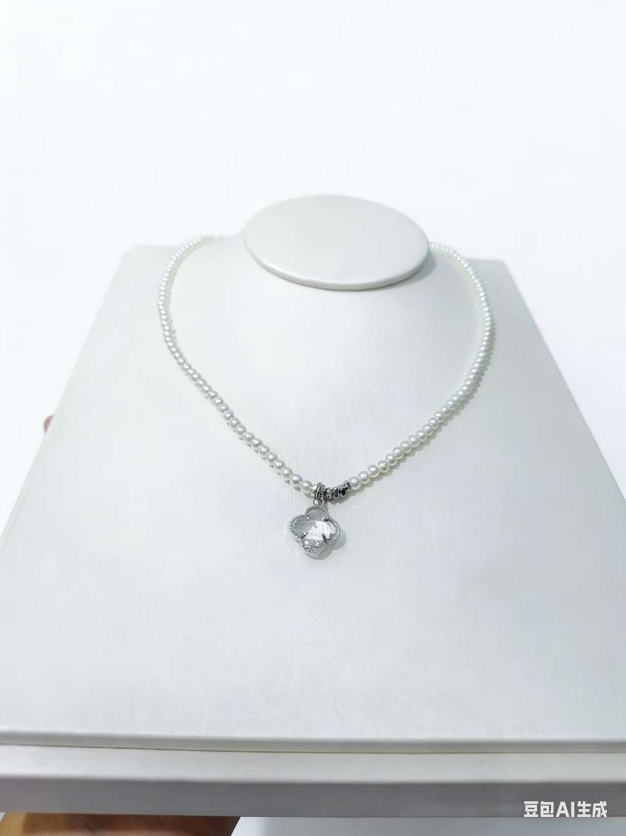 Fashionable, exquisite necklace, light luxury, simple and versatile accessory, a gift for girls Item Picture