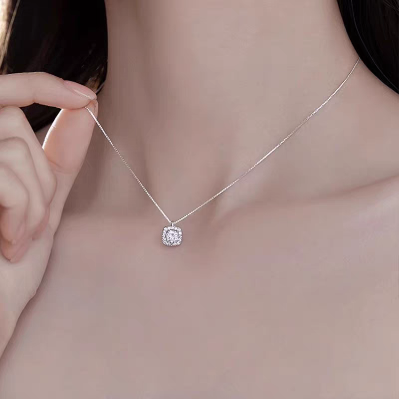 S925 sterling silver small sugar cube necklace, with a light luxury, niche and high-end feel, is a perfect Valentine's Day and birthday gift for your best friend and girlfriend Specification image