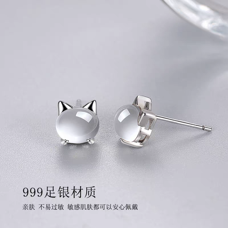 The S990 pure silver cute cat stud earrings are exquisite detail image 2