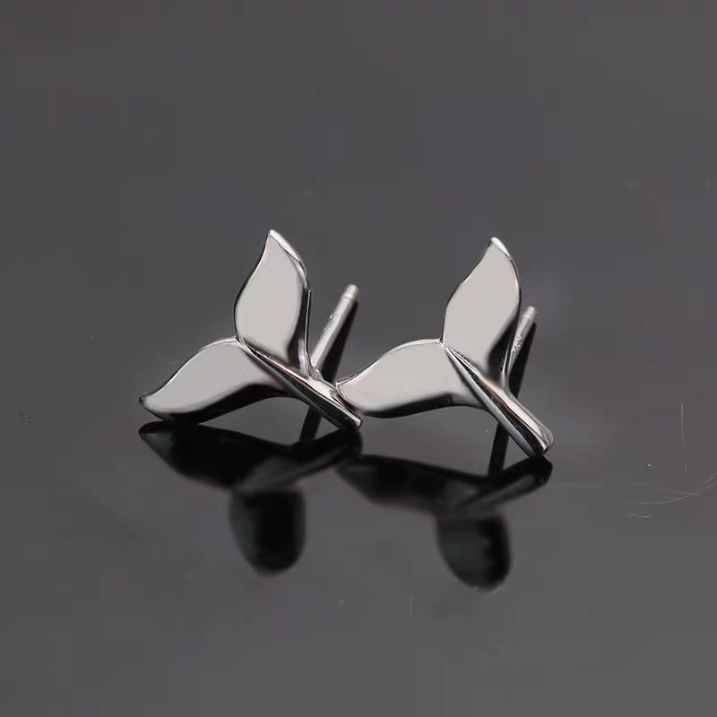 S925 sterling silver fish-tail stud earrings detail image 3