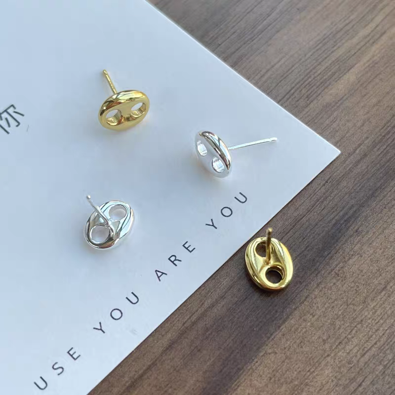 S925 sterling silver simple and elegant pig nose stud earrings Specification image