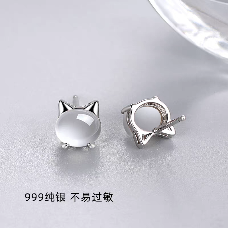 The S990 pure silver cute cat stud earrings are exquisite detail image 3