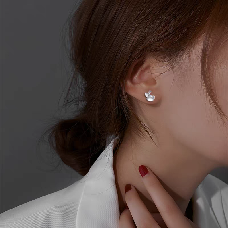 S990 pure silver Ginkgo leaf cat-eye stud earrings Application Scenario