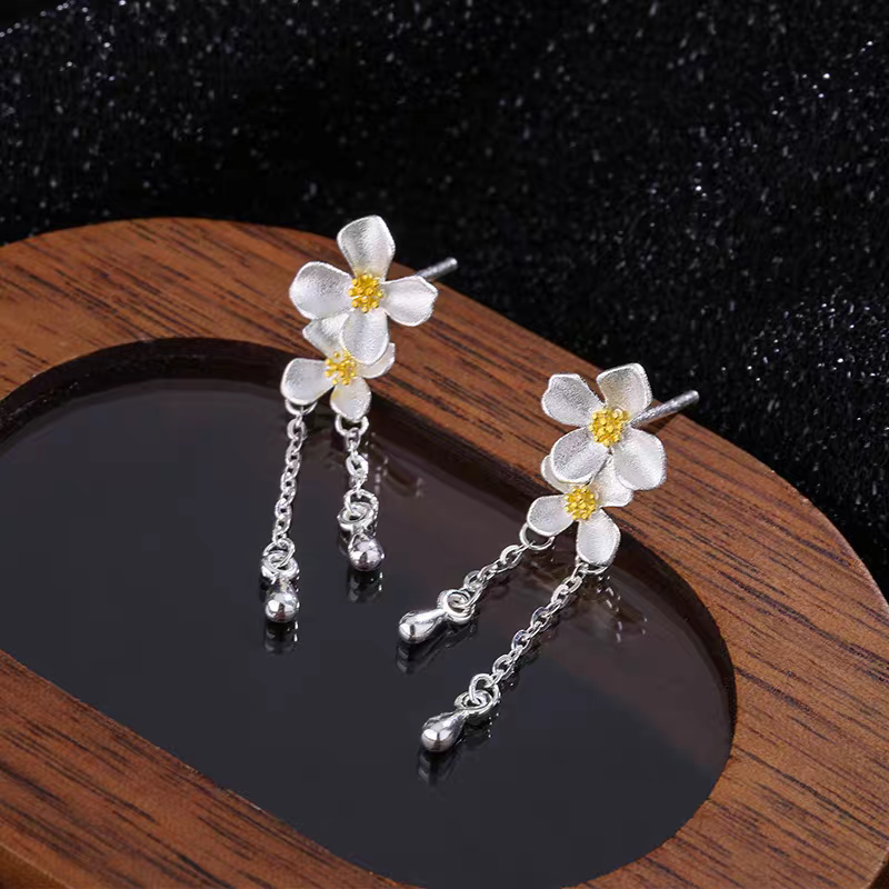 Silver gardenia stud earrings for women, fresh and elegant flower earrings with a refined and elegant tassel charm detail image 2