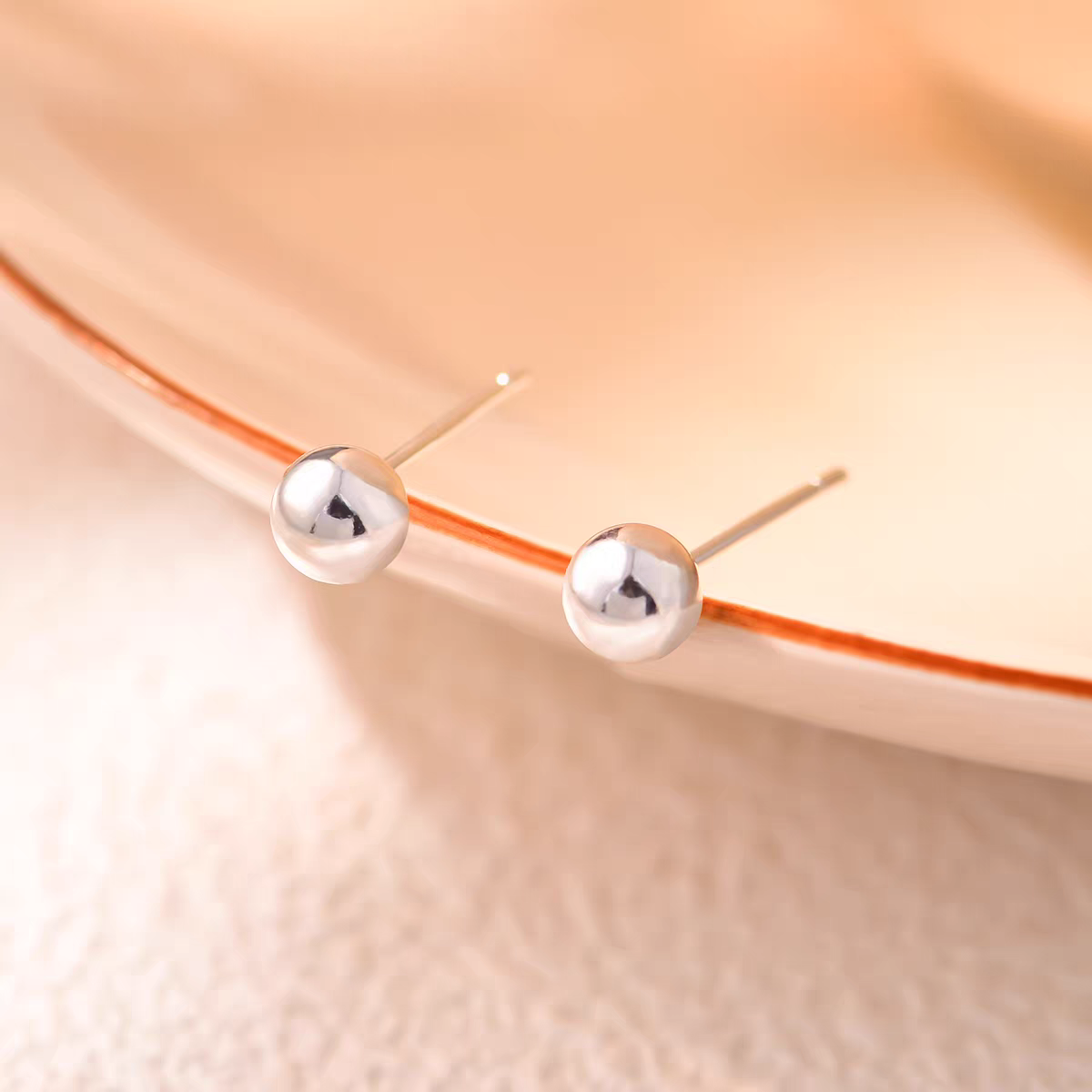 S990 pure silver bean stud earrings, a niche design with a high-end feel, no need to remove round bead stud earrings for ear piercing while sleeping Application Scenario