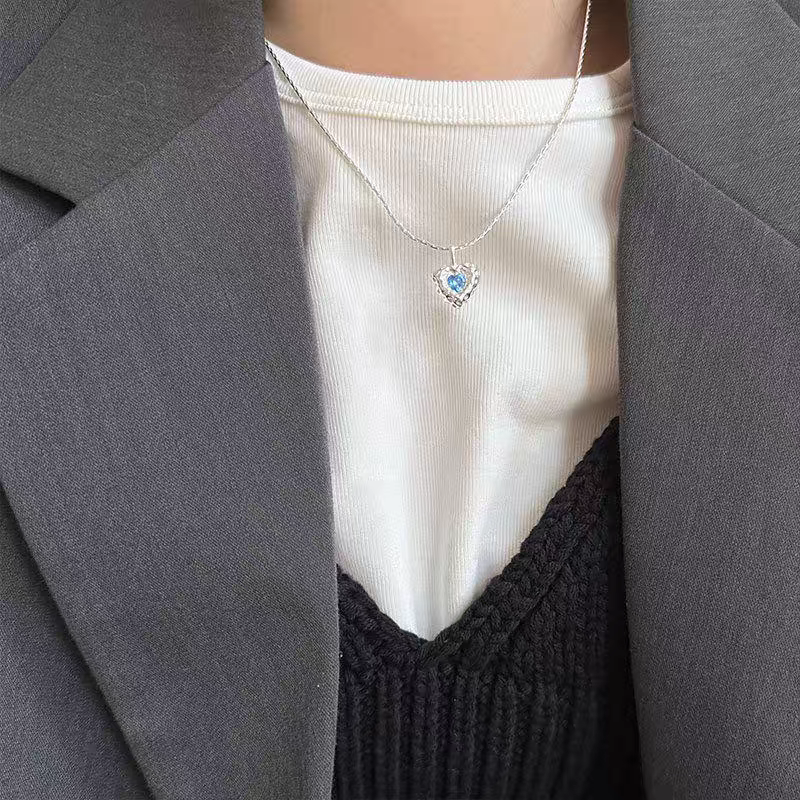 The S925 pure silver blue heart-shaped necklace exudes a high-end feminine charm. It features a sweet and cool, niche design. The collarbone chain is a unique and cold style accessory details Picture