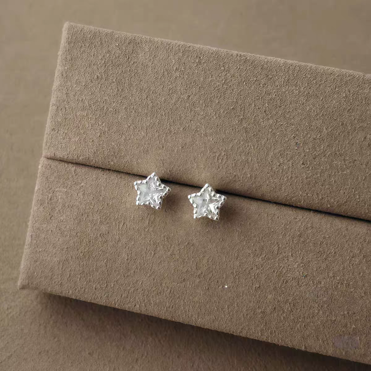 S925 sterling silver five-pointed star screw ear studs detail image 2