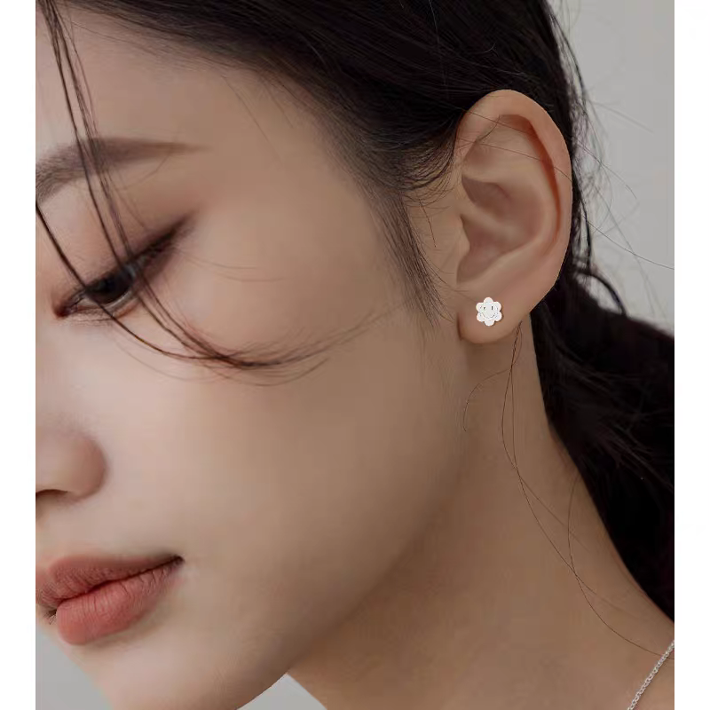 S925 pure silver cute sunflower smiling face screw ear studs detail image 3