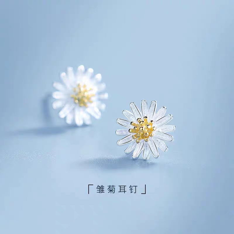s925 all-silver small Daisy stud earrings in a Korean style for women
