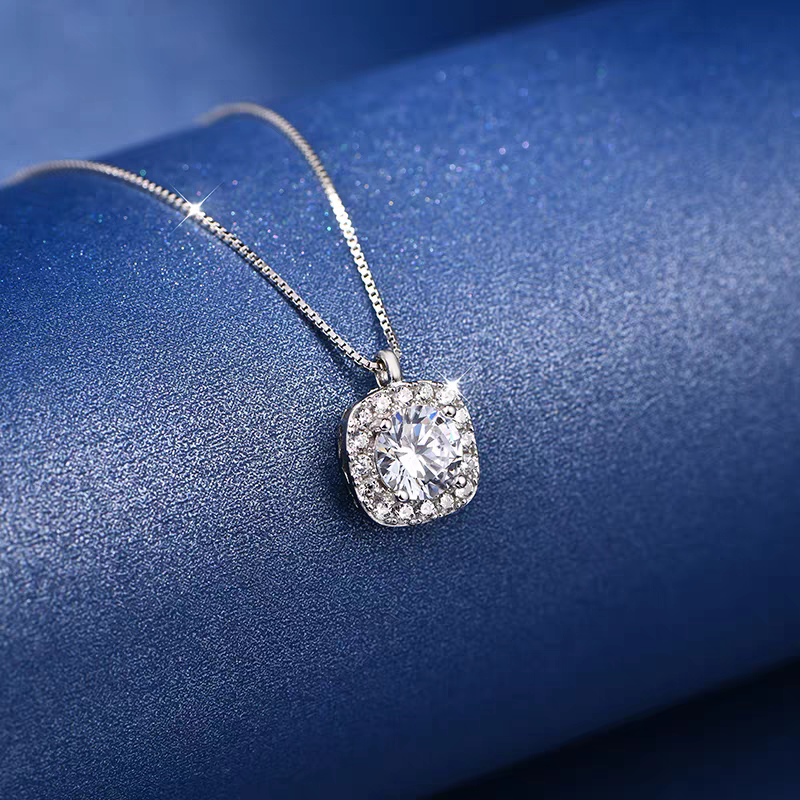 S925 sterling silver small sugar cube necklace, with a light luxury, niche and high-end feel, is a perfect Valentine's Day and birthday gift for your best friend and girlfriend details Picture