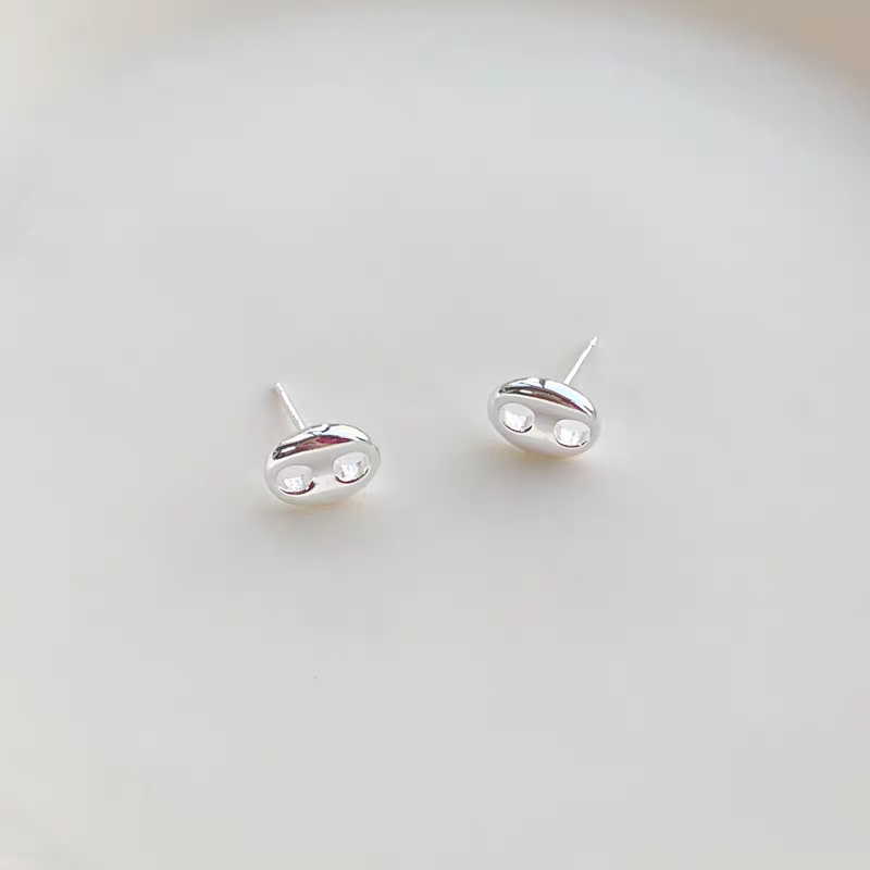 S925 sterling silver simple and elegant pig nose stud earrings Item Picture