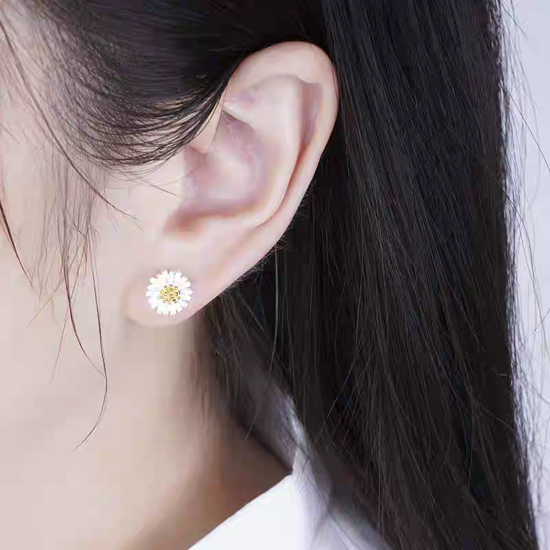 s925 all-silver small Daisy stud earrings in a Korean style for women Application Scenario