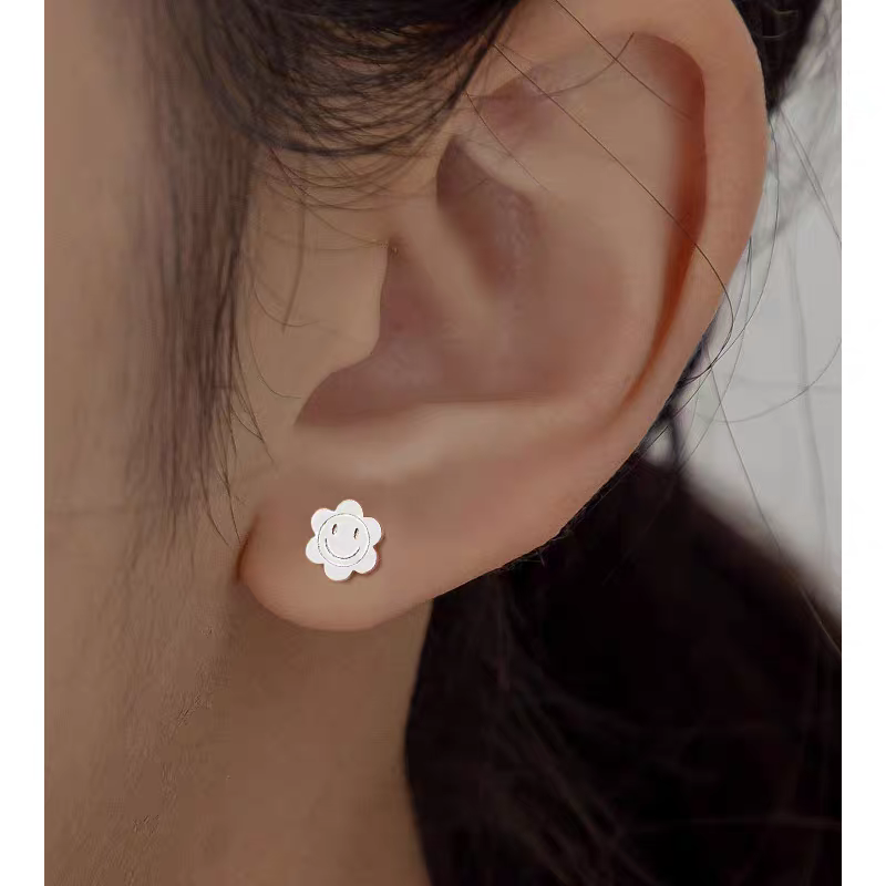 S925 pure silver cute sunflower smiling face screw ear studs detail image 2