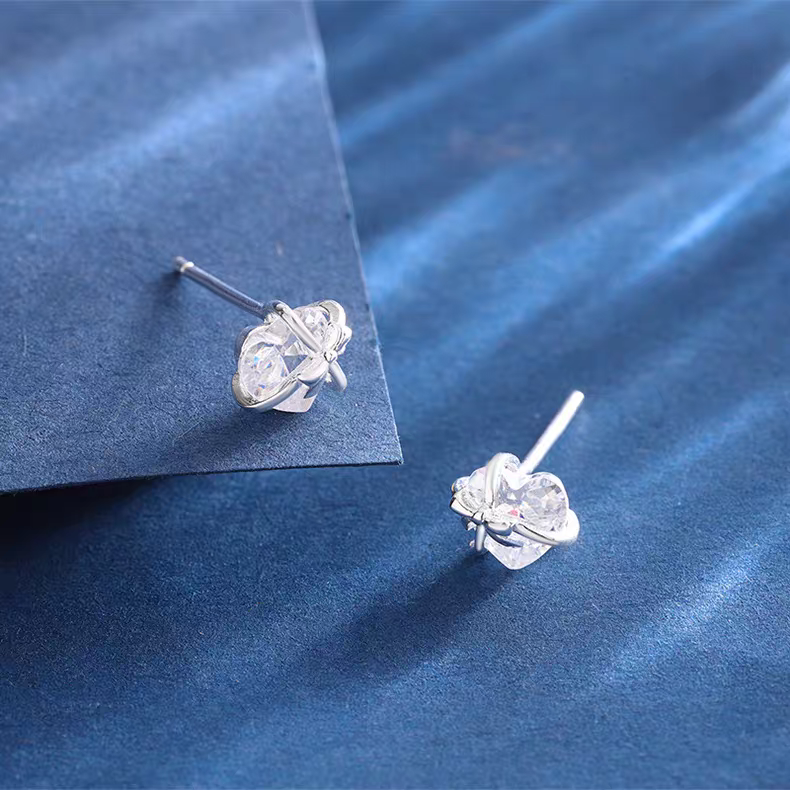 S990 pure silver heart-shaped zircon stud girl Item Picture