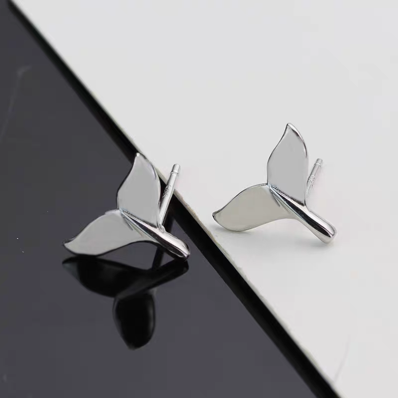 S925 sterling silver fish-tail stud earrings detail image 2