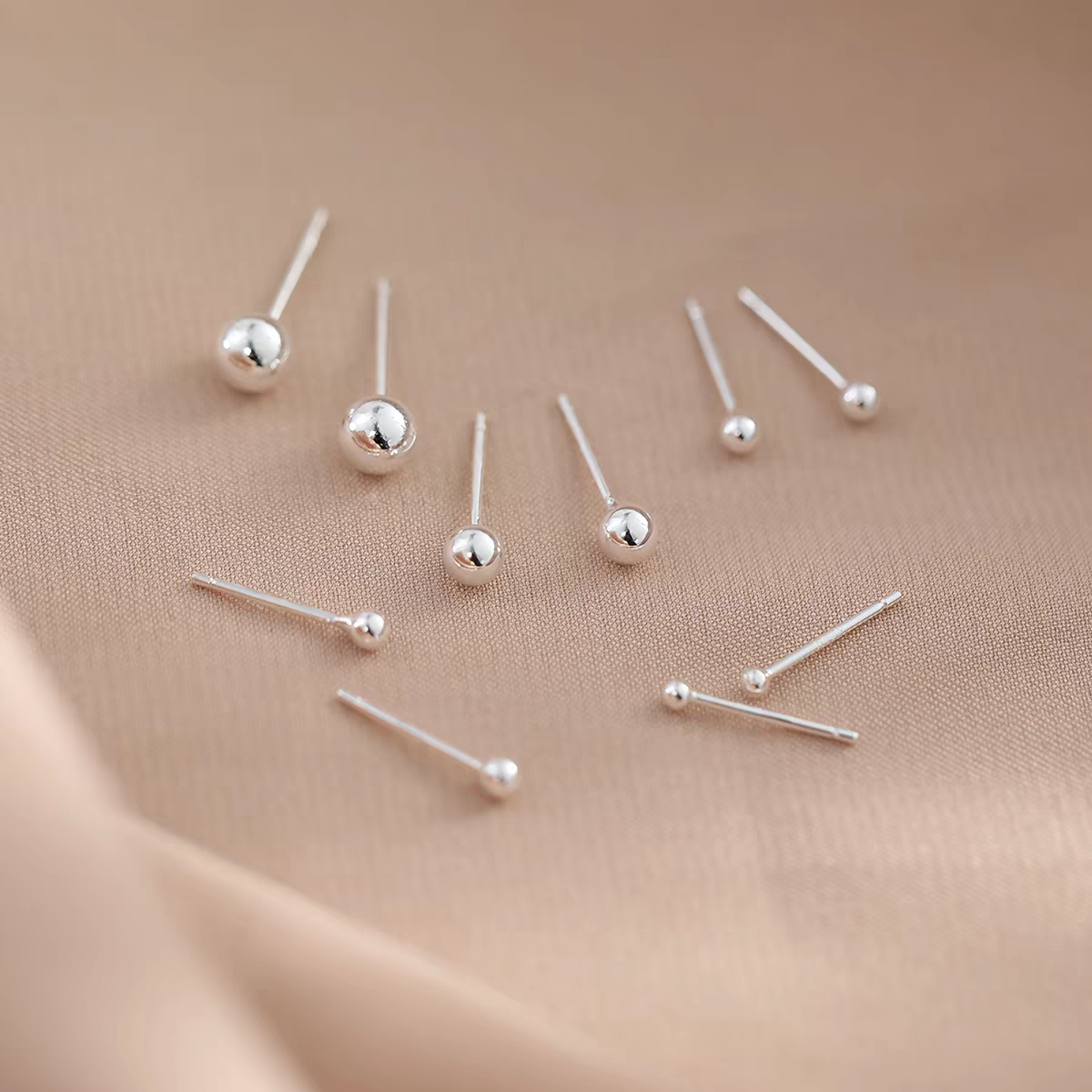 S990 pure silver bean stud earrings, a niche design with a high-end feel, no need to remove round bead stud earrings for ear piercing while sleeping