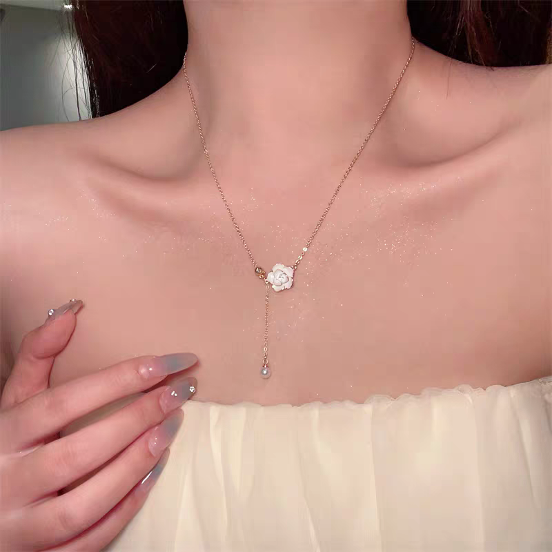 S925 sterling silver sweet camellia necklace, a new spring and summer fashion and versatile niche collarbone chain accessory for women detail image 2
