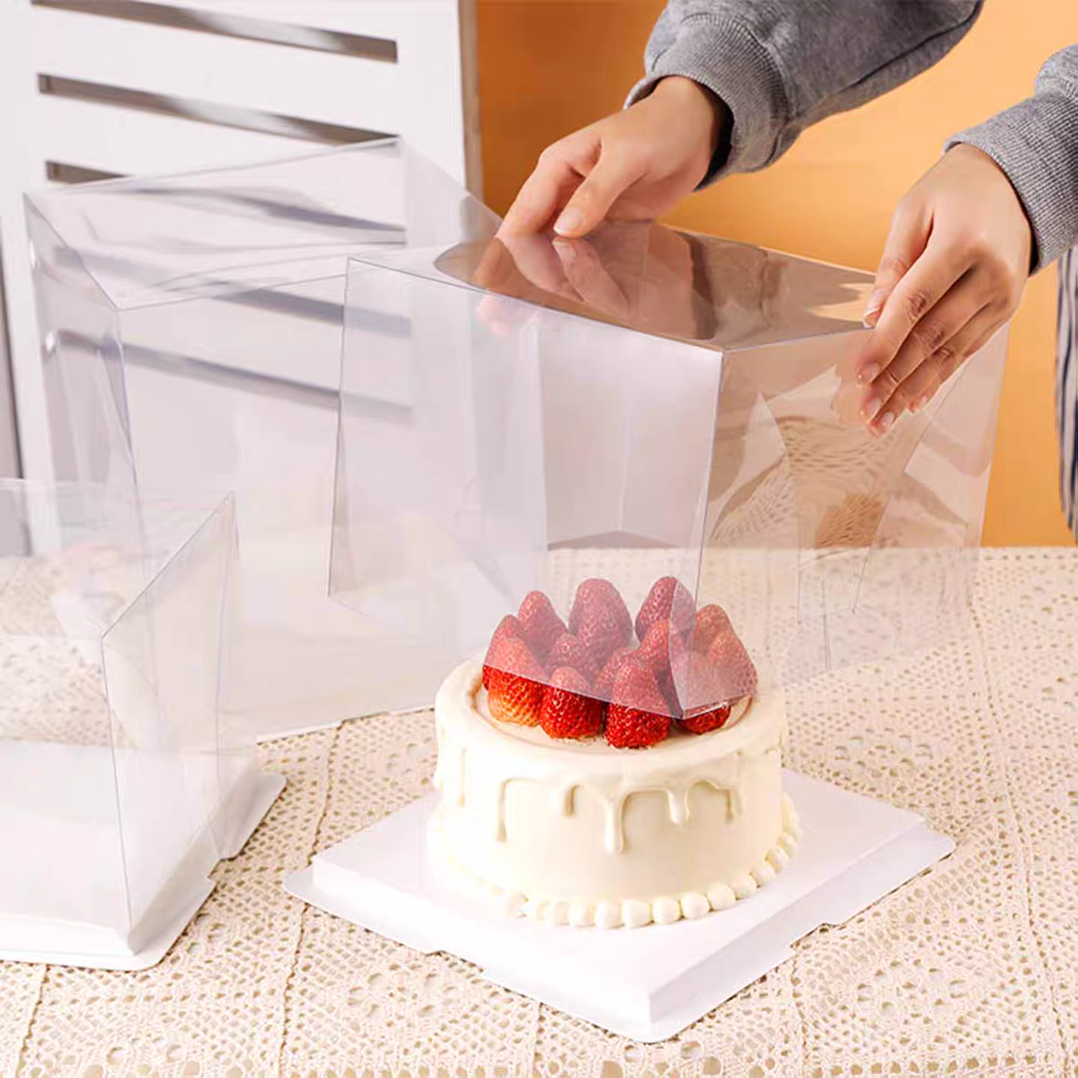 Transparent birthday cake box packaging box 4 4 inches 5 inches 5 inches 5 68 68 plus height 10 10 12 gift packing box, fruit and flower hand gift box, transparent Christmas hand-held flower box Item Picture