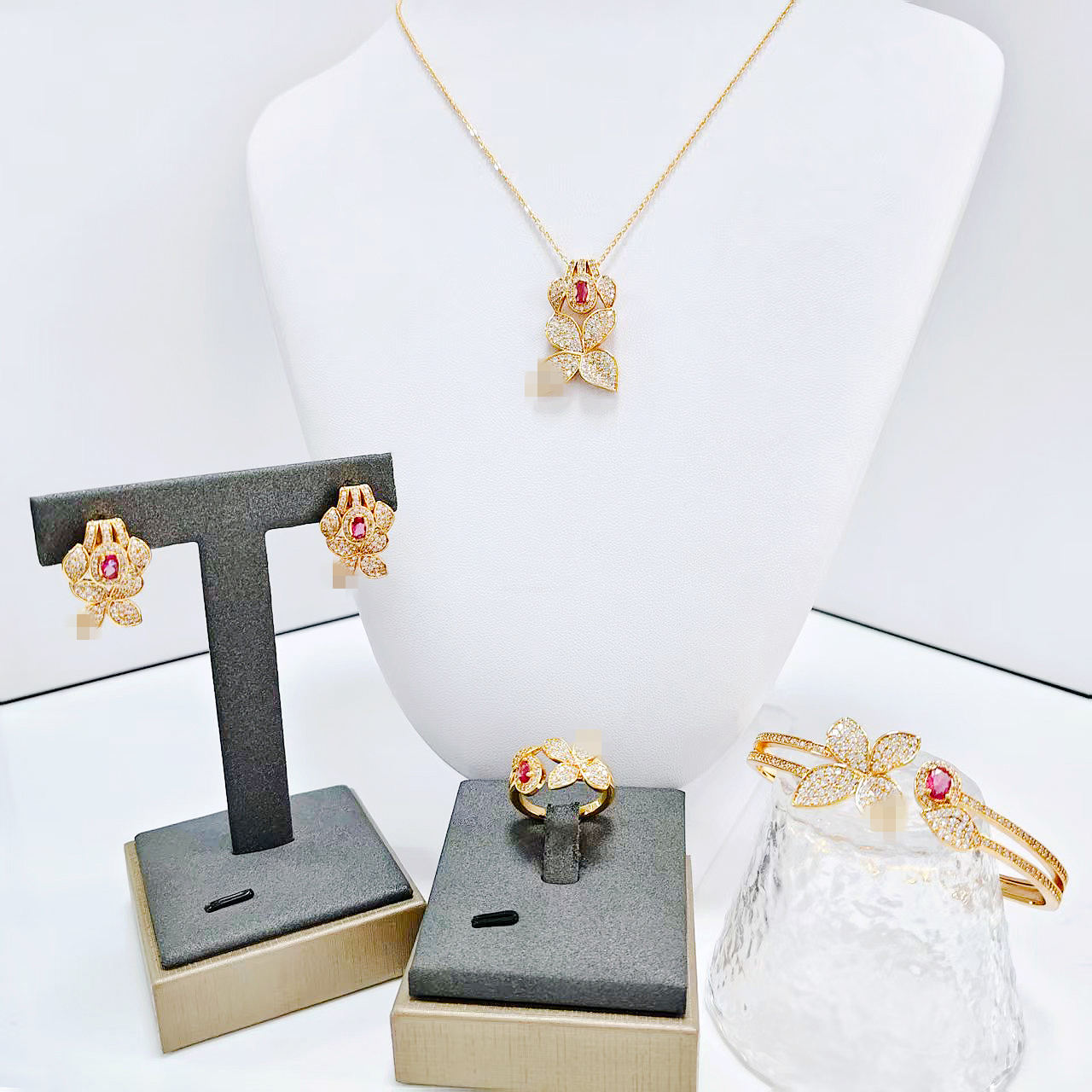 饰品/珍珠项链耳环套装高端/重工饰品/不锈钢手镯/首饰套装产品图