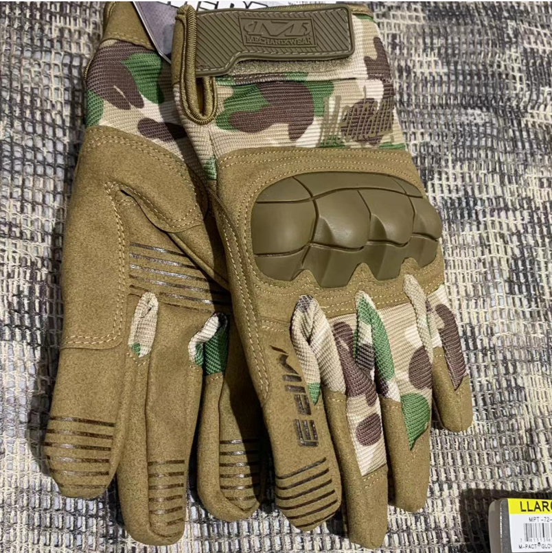 Full-finger outdoor camouflage gloves, soft-shell tactical gloves, cycling, rock climbing, wear-resistant and durable, cold-proof, Northeast cold-proof, touch screen Application Scenario