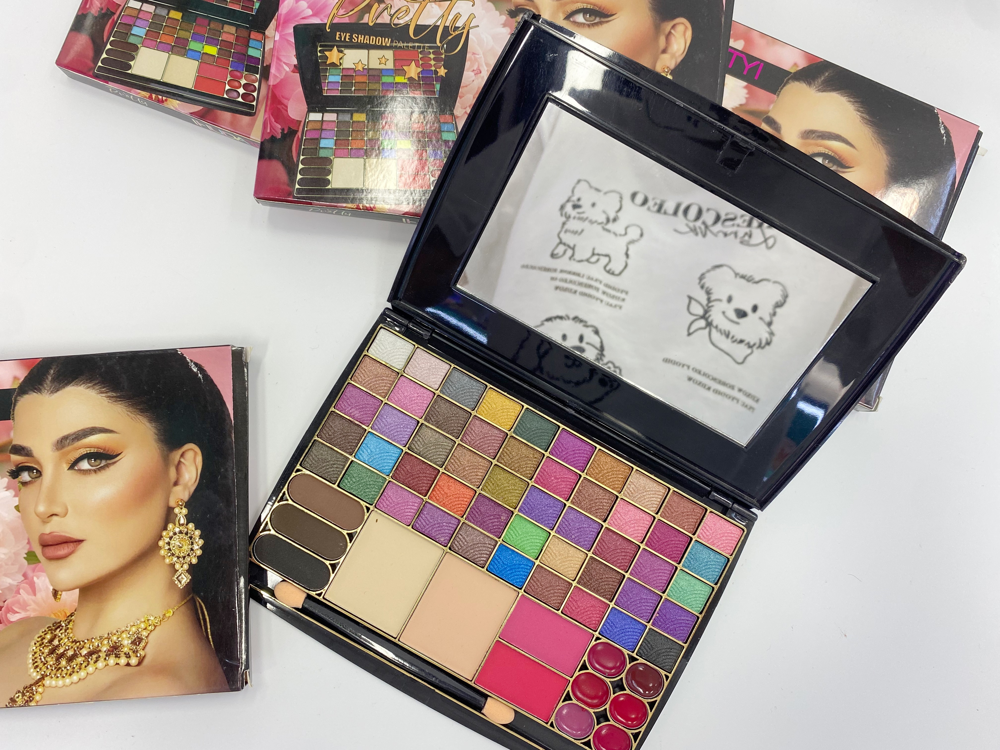 Cross-border eyeshadow IHUDABEAUTYI 63-color eyeshadow powder box, fine powder quality, professional makeup export full figure