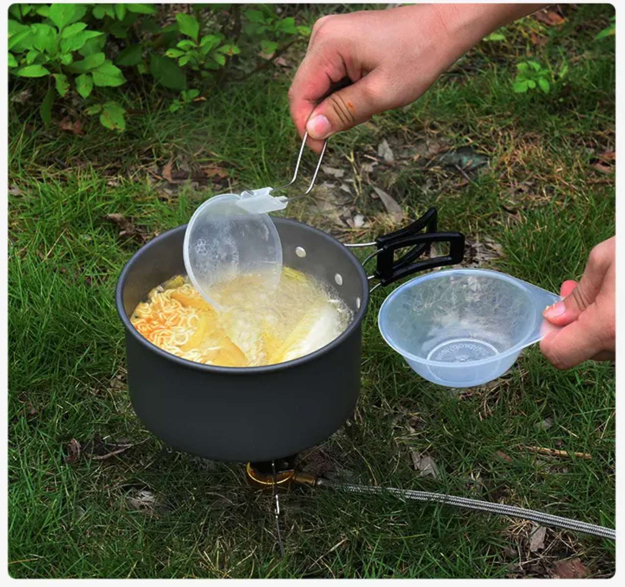 Outdoor camping cookware sets, picnic POTS, cooking sets, non-stick pans with detachable spoons, forks, knives and cookware sets details Picture