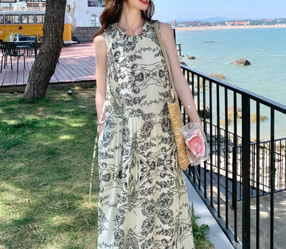 This fresh and elegant printed sleeveless round-neck dress is a long skirt with a unique and elegant charm for women in summer Specification image