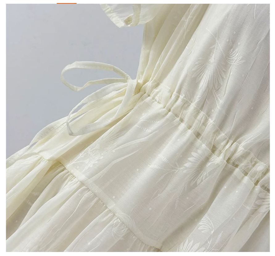 French lace-trimmed round-neck puffed-sleeve dress for women in summer, with a cinched waist, drawstring tie and pleated loose skirt Application Scenario