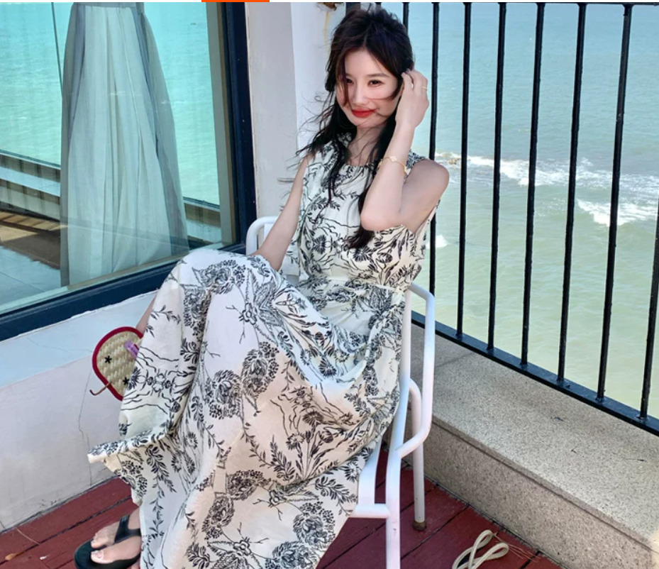 This fresh and elegant printed sleeveless round-neck dress is a long skirt with a unique and elegant charm for women in summer Item Picture