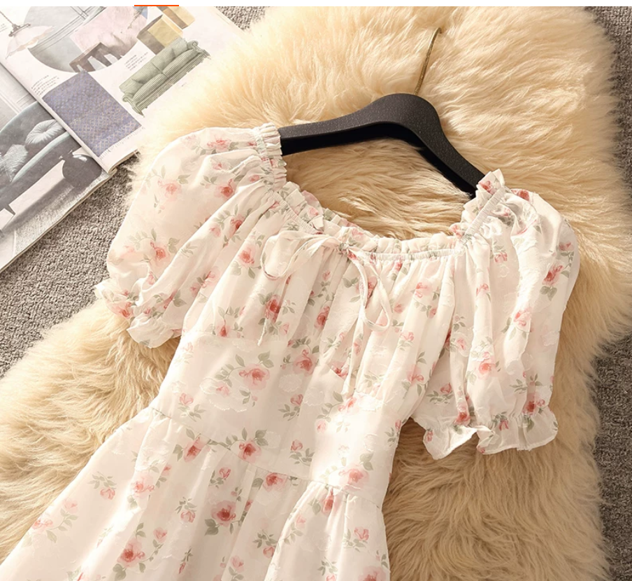 A new French-style floral print dress for women in summer, exuding a high-end and slimming charm. It's a mid-length, ethereal dress Item Picture