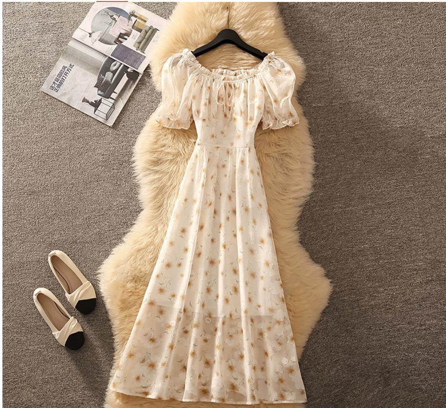 A new French-style floral print dress for women in summer, exuding a high-end and slimming charm. It's a mid-length, ethereal dress Application Scenario