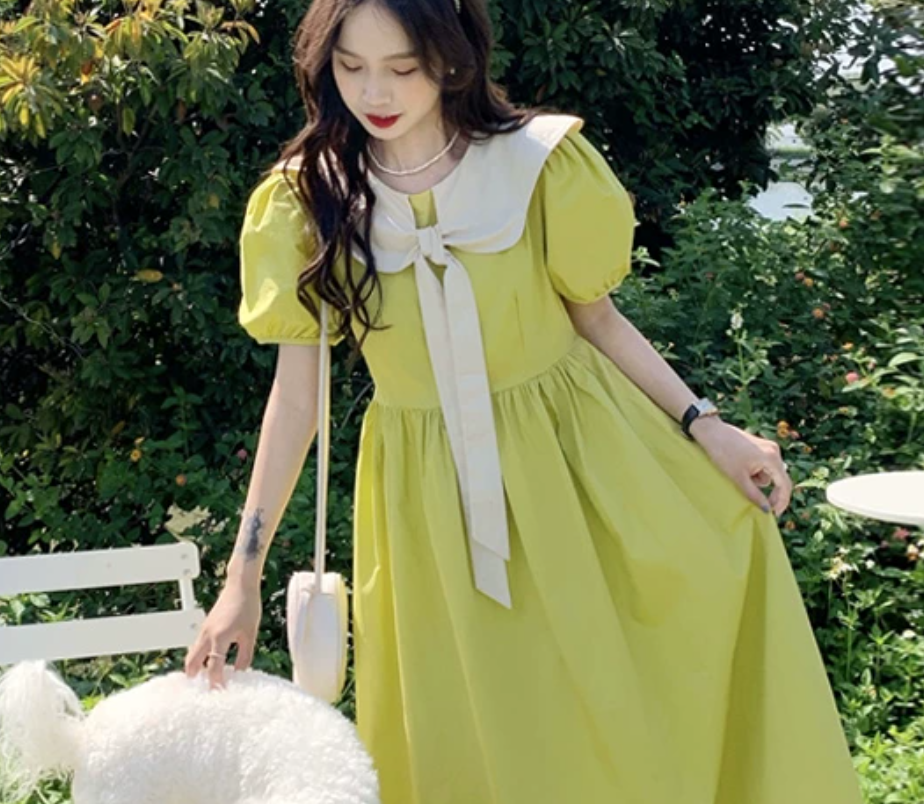 A fresh and sweet summer dress for girls, featuring a college style and navy collar for junior and senior high school students Application Scenario