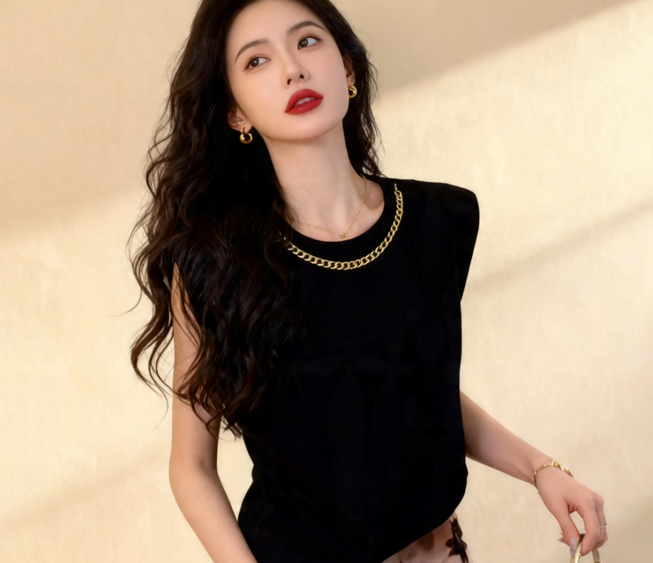 A French black sleeveless vest for women, with a mature, niche and high-end look, is a simple and elegant commuting top that makes you look slimmer Specification image
