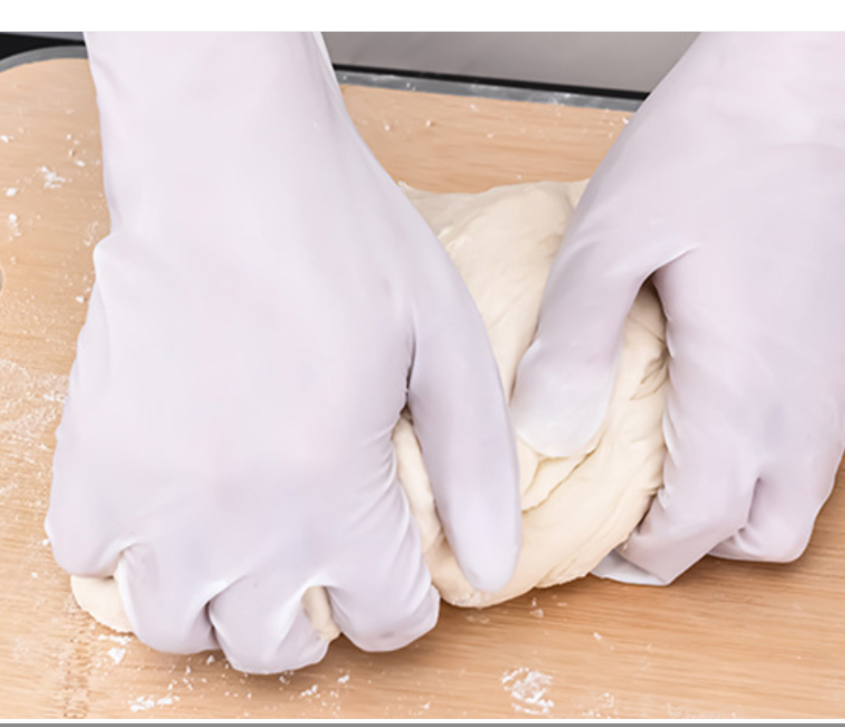 Food-grade nitrile powder-free cleaning and protective disposable gloves for pets, waterproof and durable protective nitrile hands for women washing dishes Application Scenario