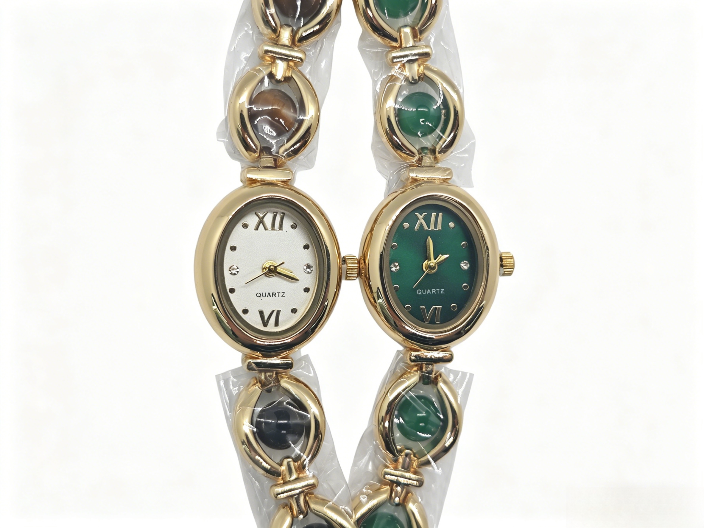 Zinc alloy green, black, gold, silver and quartz watches from watch manufacturers are fashionable, trendy and classic designs for couple clothing accessories details Picture