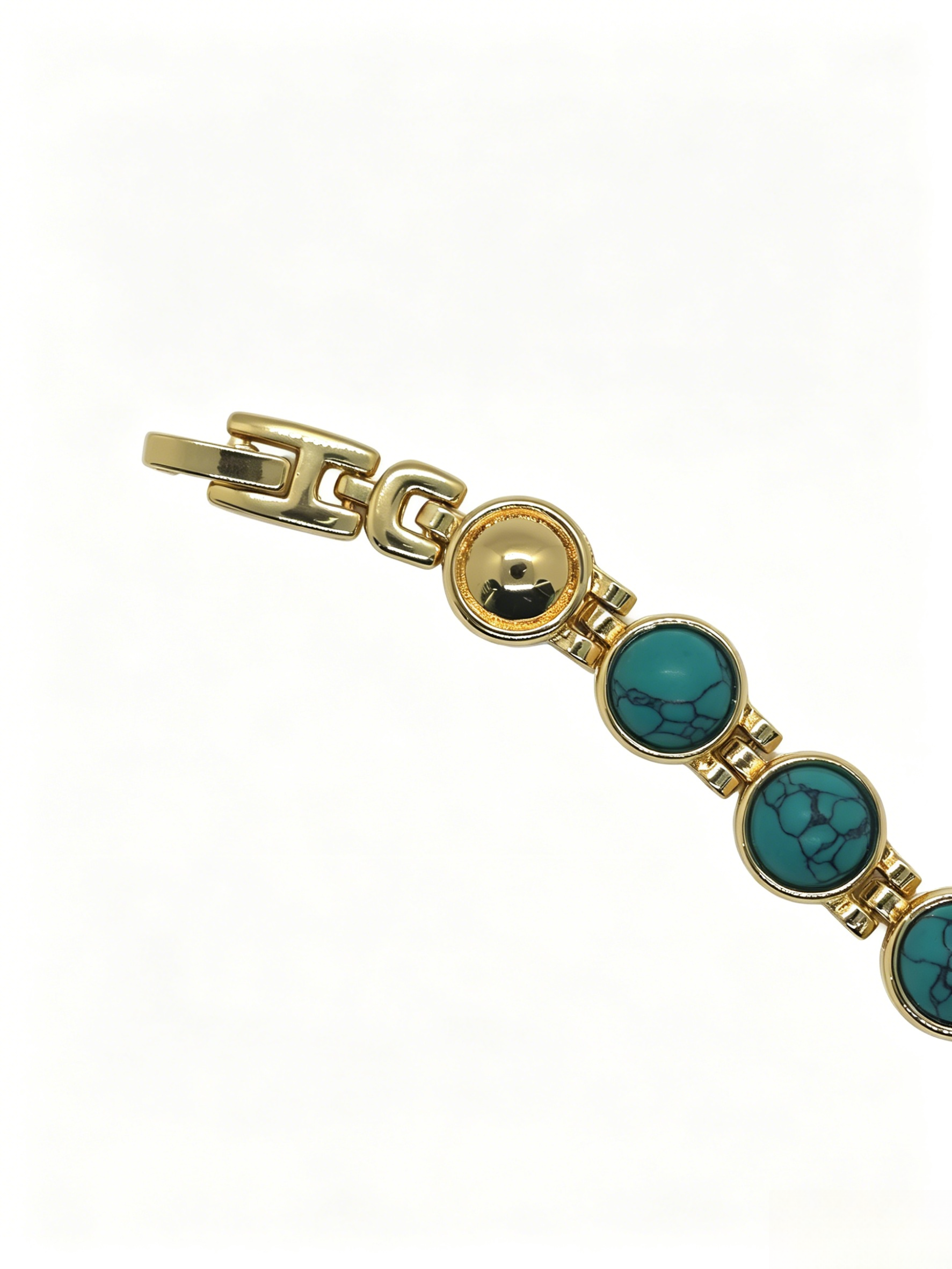 Zinc alloy watches set with gemstones, gold and silver, and quartz from watch manufacturers are fashionable, trendy, and feature classic designs. They are suitable for couples' clothing and accessories Item Picture