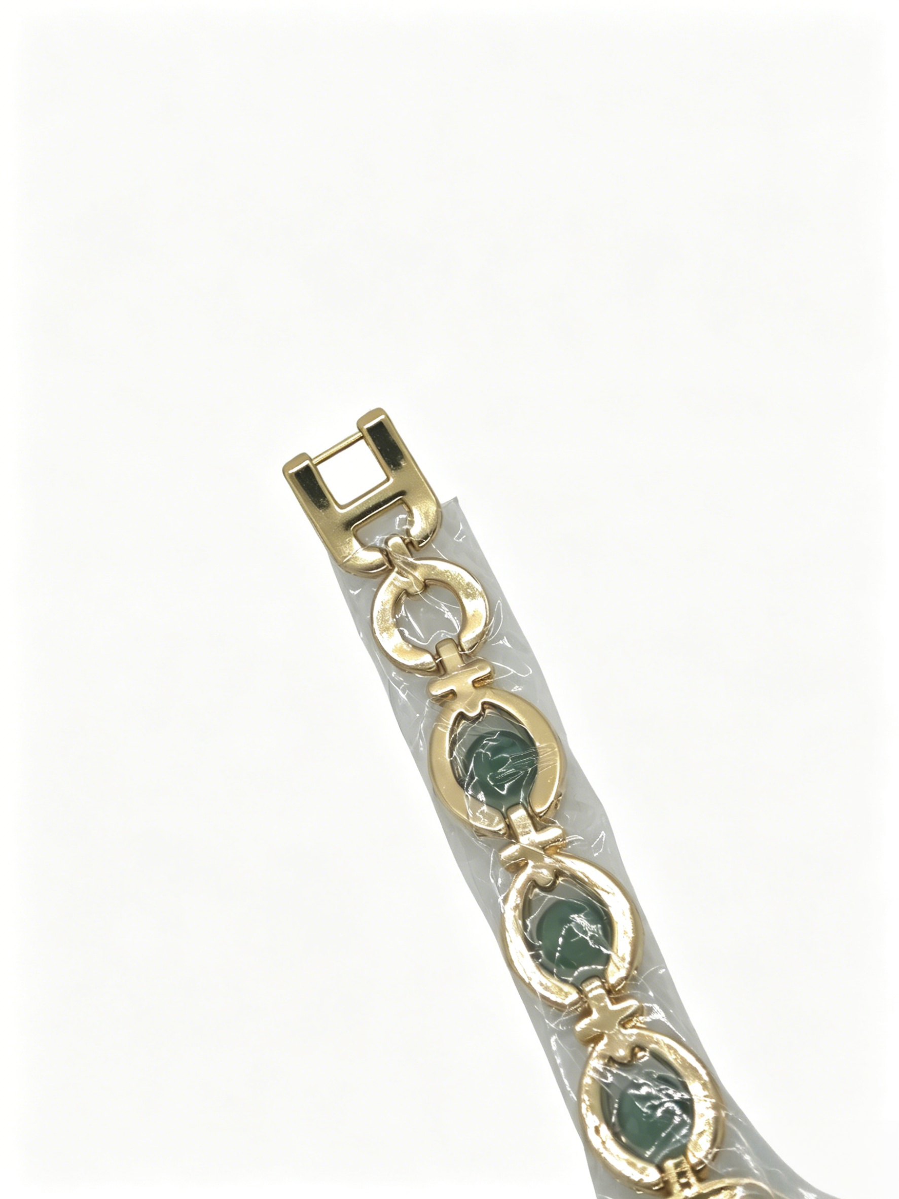 Zinc alloy green, black, gold, silver and quartz watches from watch manufacturers are fashionable, trendy and classic designs for couple clothing accessories Item Picture