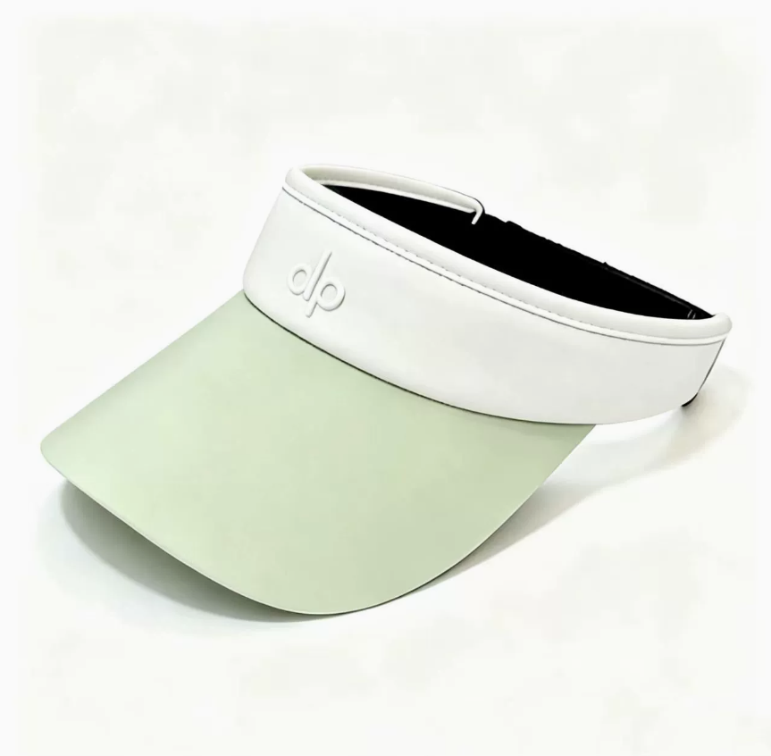 New summer fashion for women from Japan and South Korea: A small sun hat that looks good on the face and can be worn for sun protection when going out. An empty top hat, sun hat, and sun hat Application Scenario