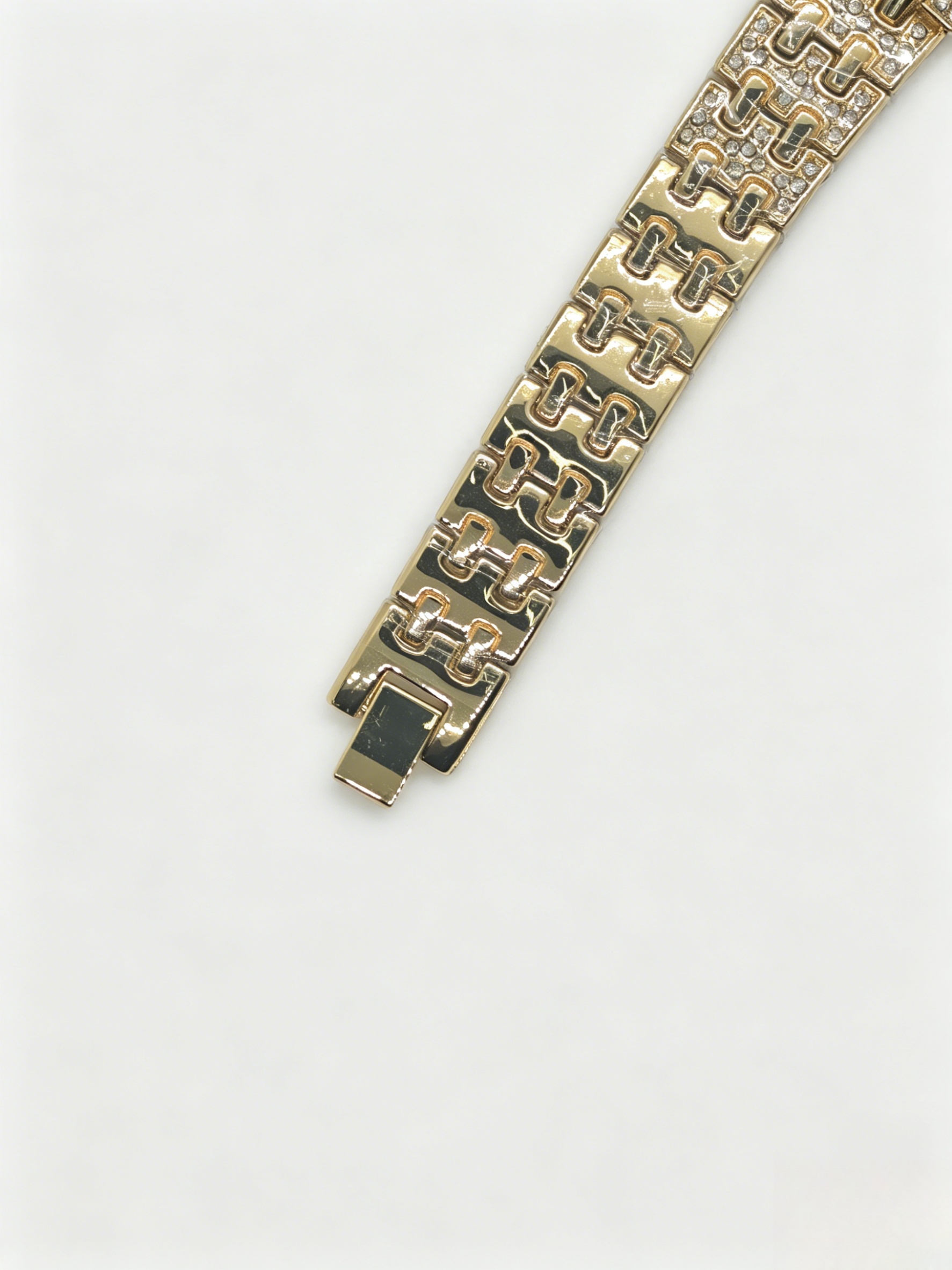 The watch manufacturer's diamond-encrusted, gold, silver, green, white, black and quartz watches are fashionable, trendy and classic designs, as well as couple clothing and accessory watches Item Picture