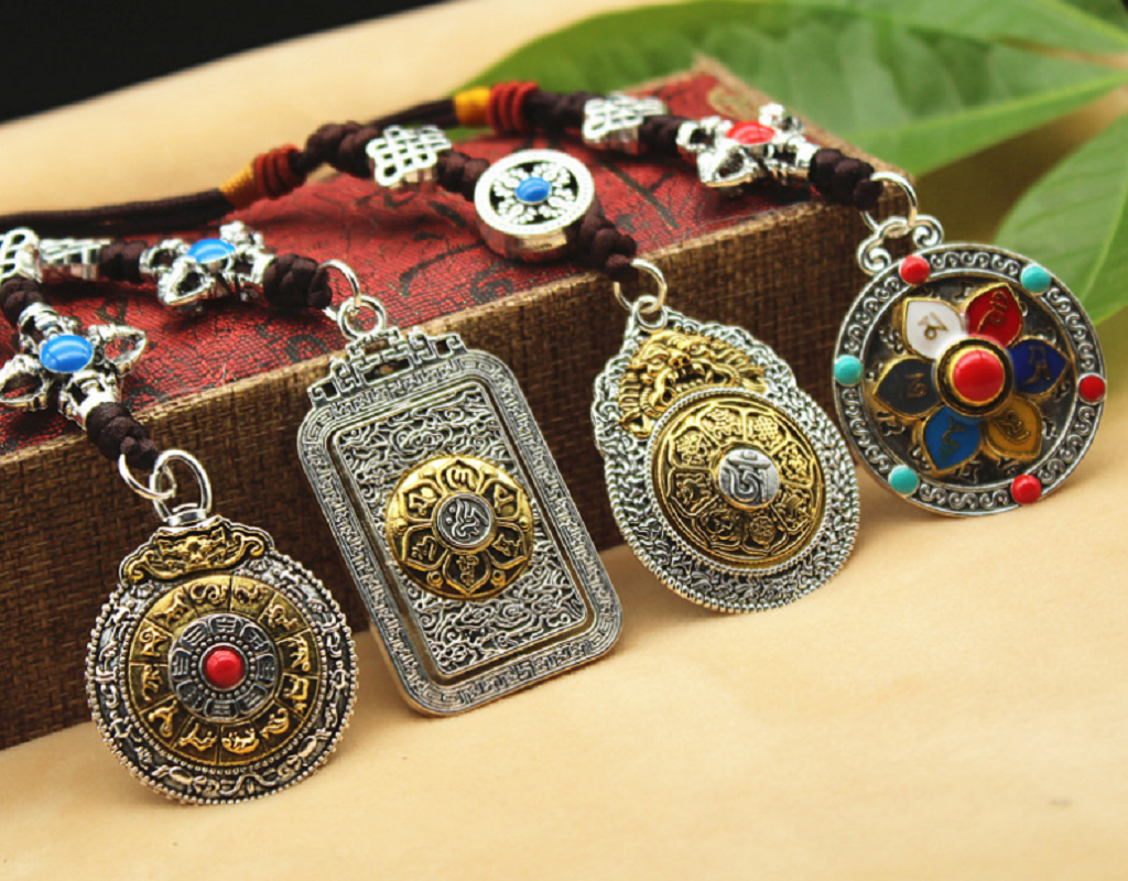 Rotatable Nine Palaces Eight Trigrams Card, Tibetan zodiac auspicious ethnic style waist card, Smooth Jewelry store details Picture