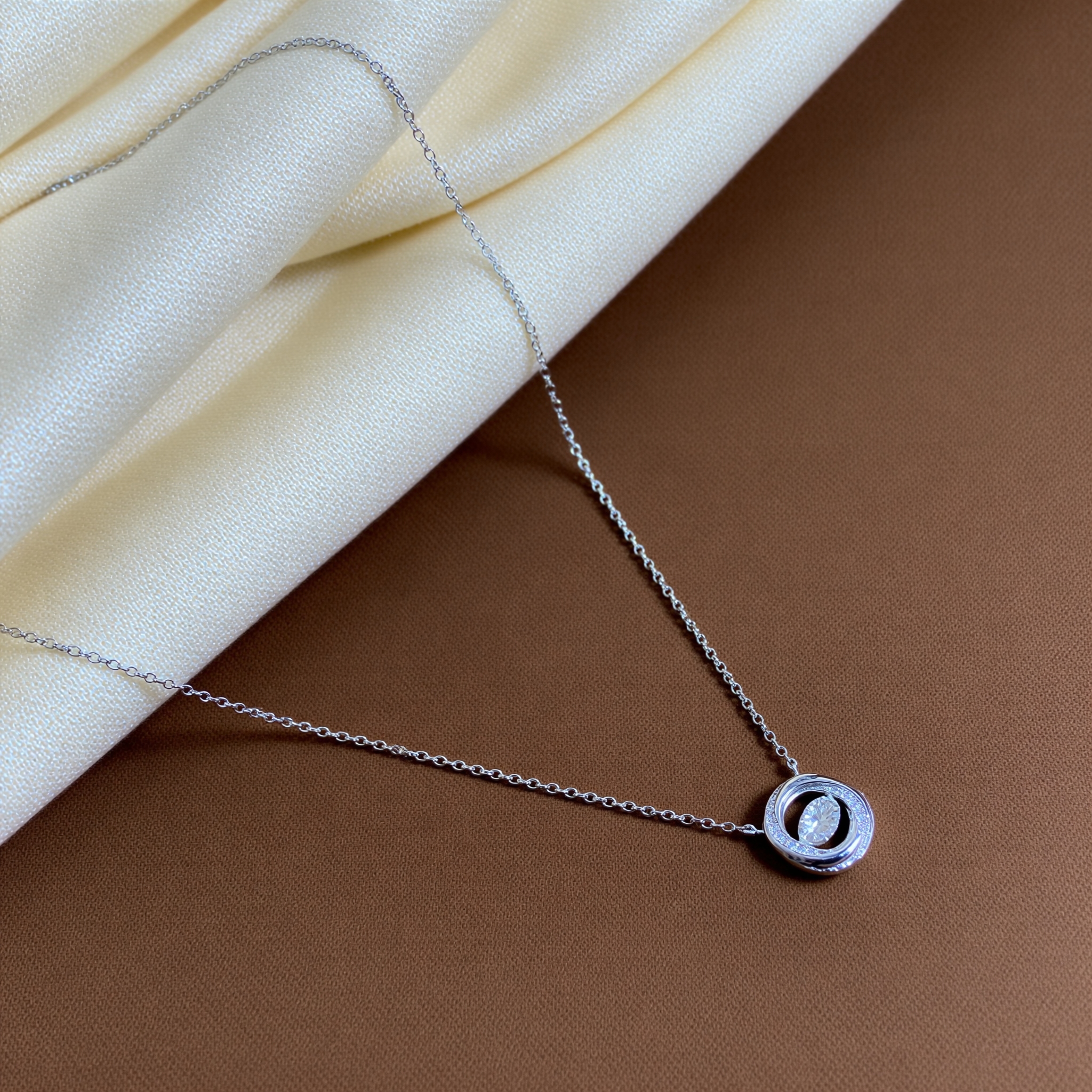 Zhuoheng Select s925 Sterling Silver Pendant Mobius Series three-second Heartbeat Light Luxury Niche Necklace