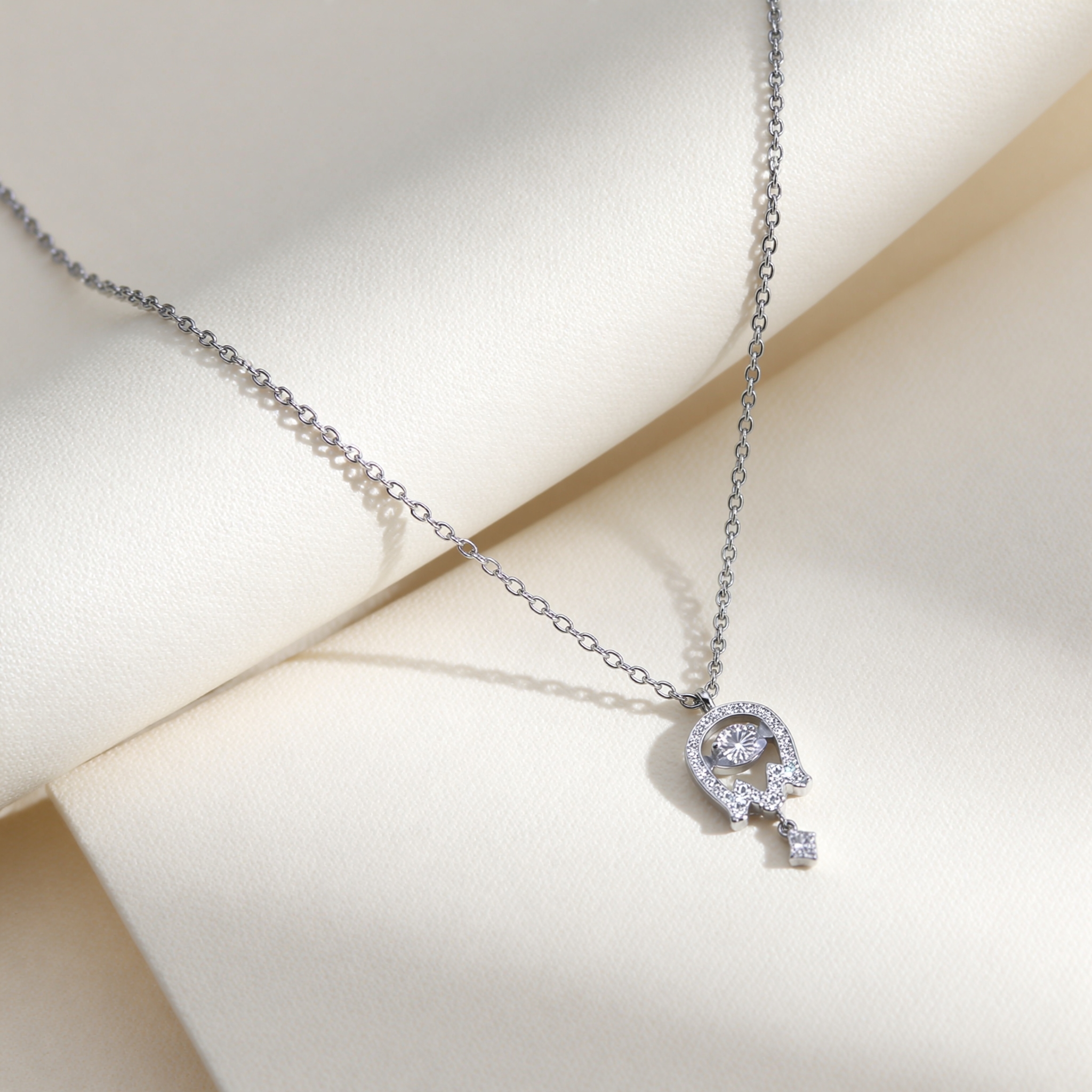 Zhuoheng Select s925 sterling silver Moissanite fashionable collarbone Necklace is versatile for women and elegant in style details Picture